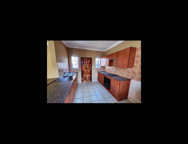 3 BEDROOM HOUSE FOR SALE IN GEELHOUTPARK